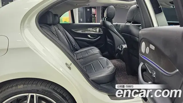 Mercedes-Benz E-Class 2019 — Фото 12/20