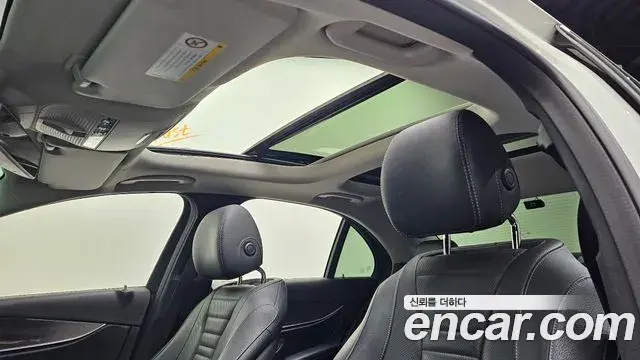 Mercedes-Benz E-Class 2019 — Фото 19/20