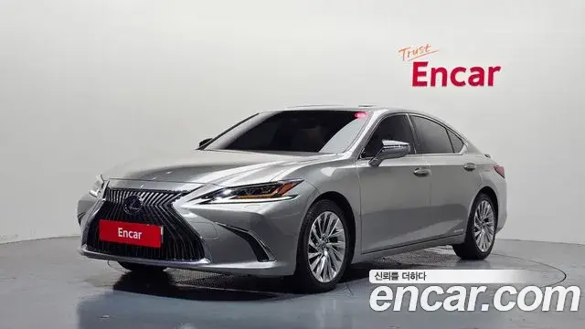 Lexus ES300h 2020 — ფოტო 29/34