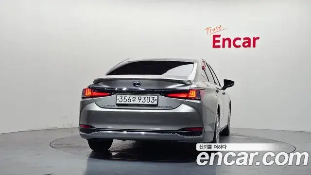 Lexus ES300h 2020 — ფოტო 34/34