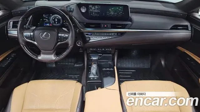 Lexus ES300h 2020 — ფოტო 20/34