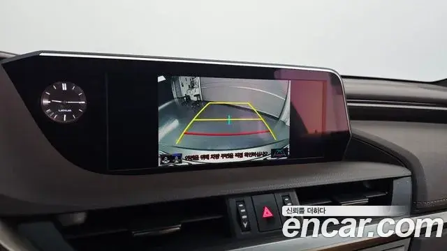 Lexus ES300h 2020 — ფოტო 18/34