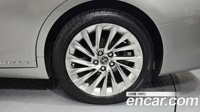 Lexus ES300h 2020 — ფოტო 10/34