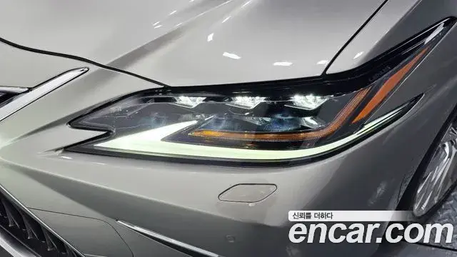Lexus ES300h 2020 — ფოტო 15/34