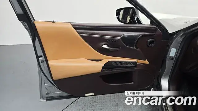Lexus ES300h 2020 — ფოტო 12/34