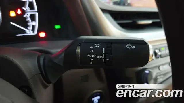 Lexus ES300h 2020 — ფოტო 21/34