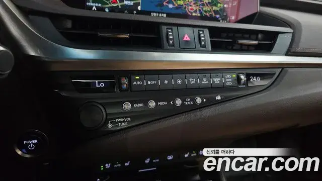 Lexus ES300h 2020 — ფოტო 6/34