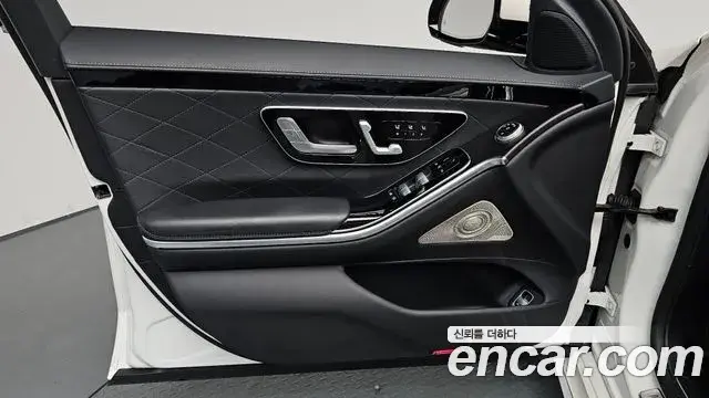 Mercedes-Benz S-Class 2023 — ფოტო 18/34
