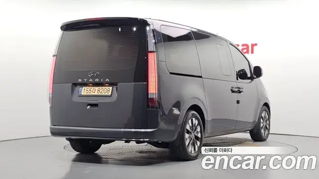 Hyundai Staria 2022 — ფოტო 4/32