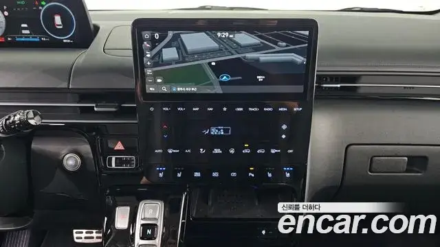 Hyundai Staria 2022 — ფოტო 3/32
