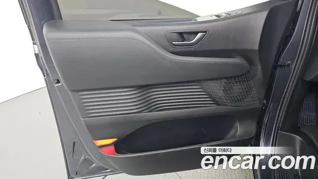 Hyundai Staria 2022 — ფოტო 25/32