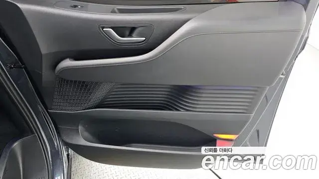 Hyundai Staria 2022 — ფოტო 9/32