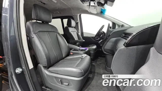 Hyundai Staria 2022 — ფოტო 29/32