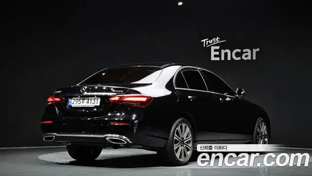 Mercedes-Benz E-Class 2023 — ფოტო 25/33