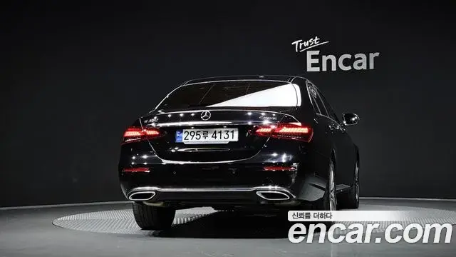 Mercedes-Benz E-Class 2023 — ფოტო 18/33