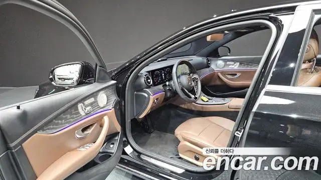 Mercedes-Benz E-Class 2023 — ფოტო 27/33