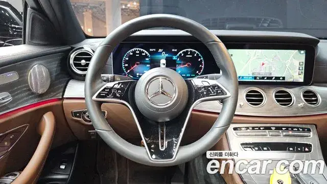 Mercedes-Benz E-Class 2023 — ფოტო 33/33