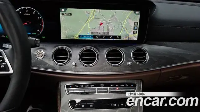 Mercedes-Benz E-Class 2023 — ფოტო 29/33