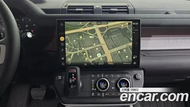 Land Rover Defender 2026 — Photo 18/20
