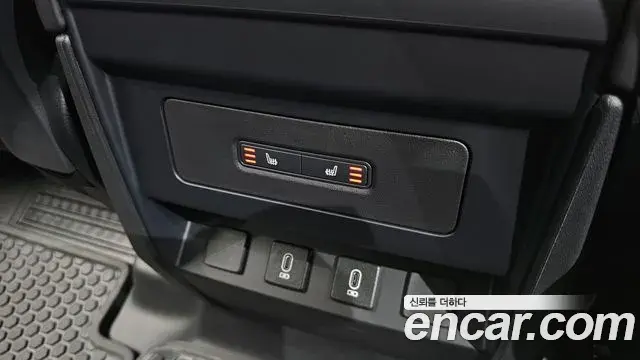 Land Rover Defender 2026 — Photo 19/20
