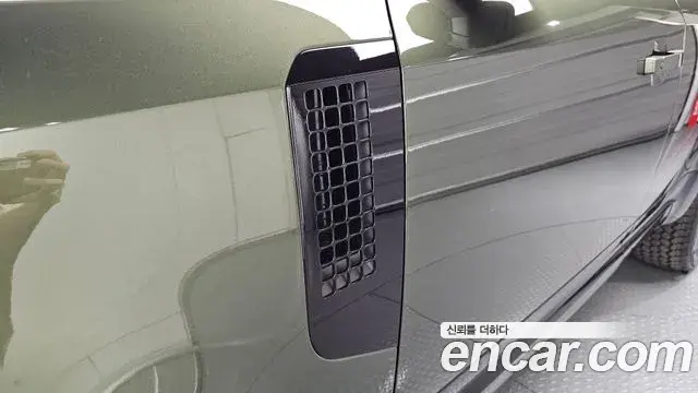 Land Rover Defender 2026 — Photo 13/20