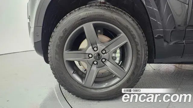 Land Rover Defender 2026 — Photo 8/20