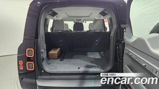 Land Rover Defender 2026 — Photo 6/20