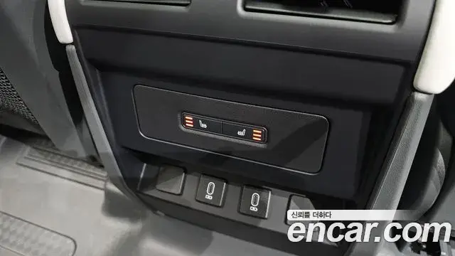 Land Rover Defender 2026 — Photo 16/20