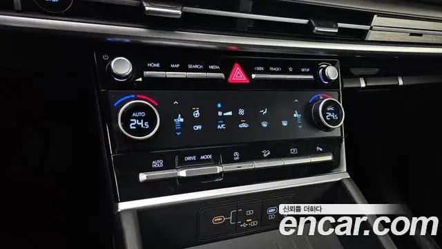Hyundai Santa Fe 2024 — ფოტო 27/32