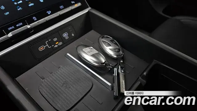 Hyundai Santa Fe 2024 — ფოტო 23/32