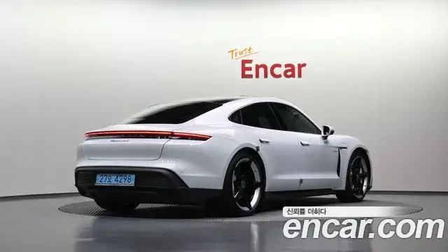 Porsche Taycan 2023 — Photo 8/20