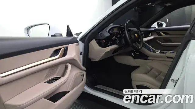 Porsche Taycan 2023 — Photo 11/20