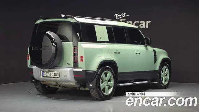 Land Rover Defender 2023 — ფოტო 8/20