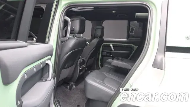 Land Rover Defender 2023 — ფოტო 18/20
