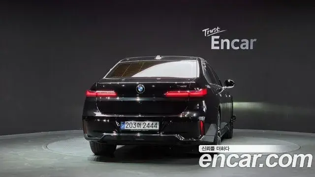 BMW 7 Series 2023 — Photo 13/20