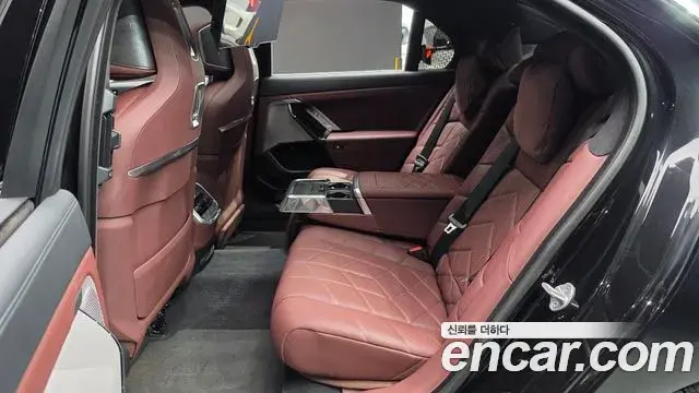 BMW 7 Series 2023 — Photo 2/20