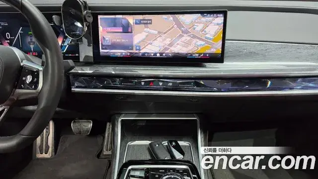 BMW 7 Series 2023 — Photo 12/20