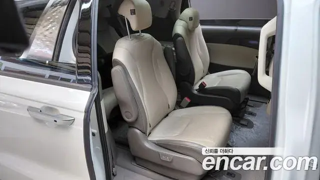 Kia Carnival 2022 — Фото 12/20