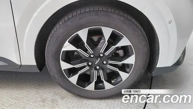 Kia Carnival 2022 — ფოტო 19/33