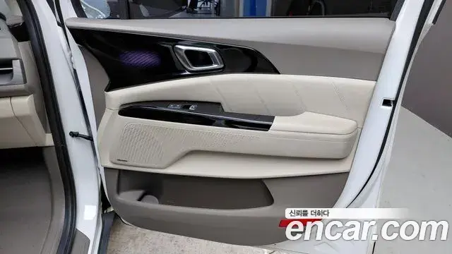 Kia Carnival 2022 — ფოტო 11/33