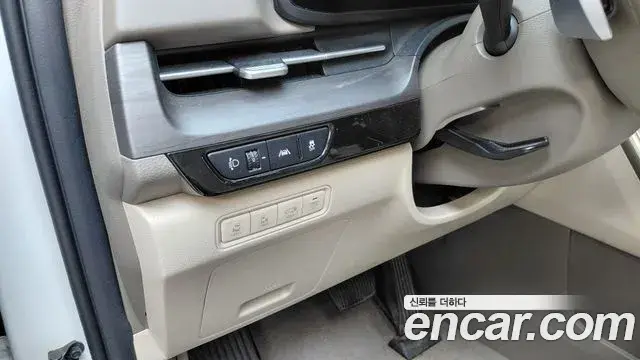 Kia Carnival 2022 — ფოტო 16/33