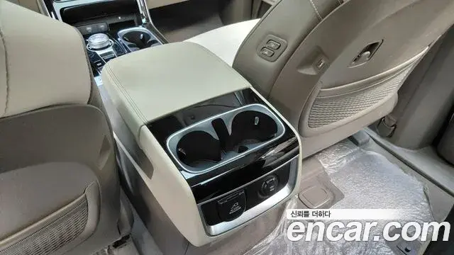 Kia Carnival 2022 — ფოტო 7/33