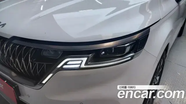 Kia Carnival 2022 — ფოტო 2/30