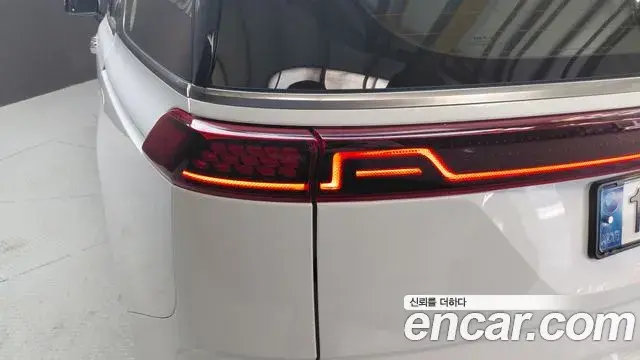 Kia Carnival 2022 — ფოტო 25/30
