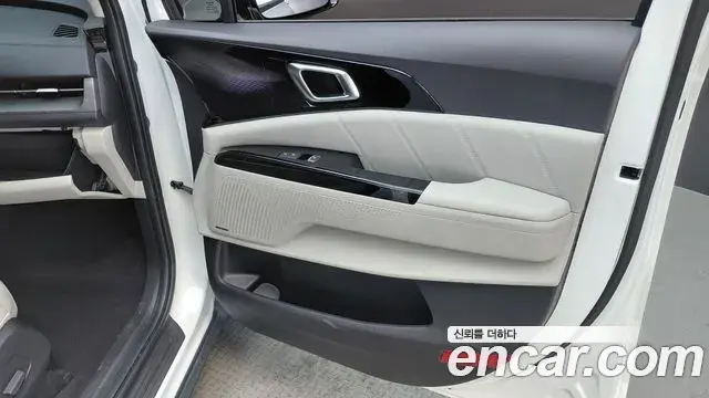 Kia Carnival 2022 — ფოტო 4/30