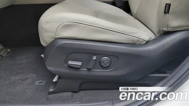 Kia Carnival 2022 — ფოტო 27/30