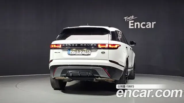Land Rover Range Rover Velar 2023 — ფოტო 26/34
