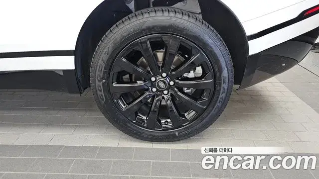 Land Rover Range Rover Velar 2023 — ფოტო 16/34