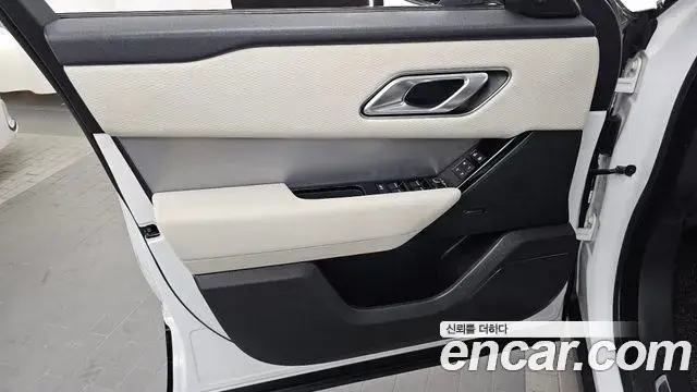 Land Rover Range Rover Velar 2023 — ფოტო 14/34