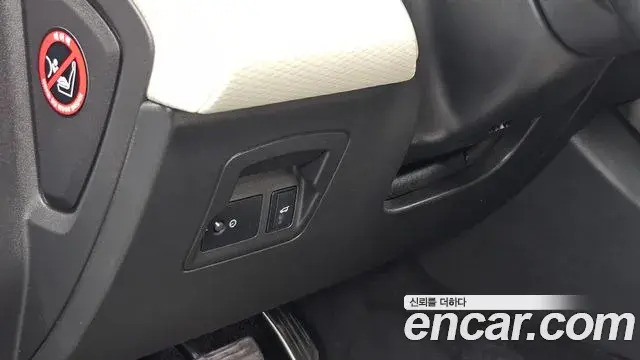 Land Rover Range Rover Velar 2023 — ფოტო 10/34